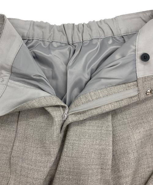 SOEJU（ソージュ）SOEJU (ソージュ) センタープレスパンツ ライトグレー サイズ:Mの古着・服飾アイテム