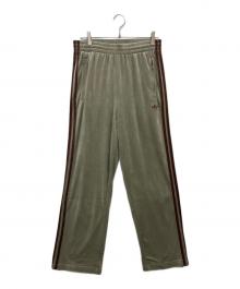adidas×JOURNAL STANDARD（アディダス×ジャーナルスタンダード）の古着「ファイヤーバード トラックパンツ ベロア」｜クレイ