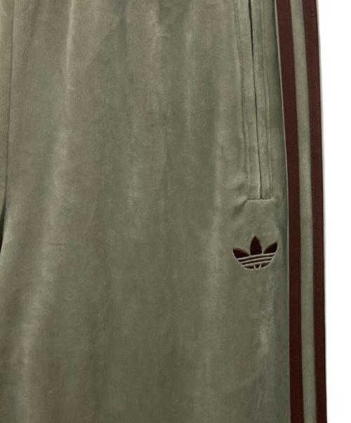 adidas（アディダス）adidas (アディダス) JOURNAL STANDARD (ジャーナルスタンダード) ファイヤーバード トラックパンツ ベロア クレイ サイズ:Lの古着・服飾アイテム