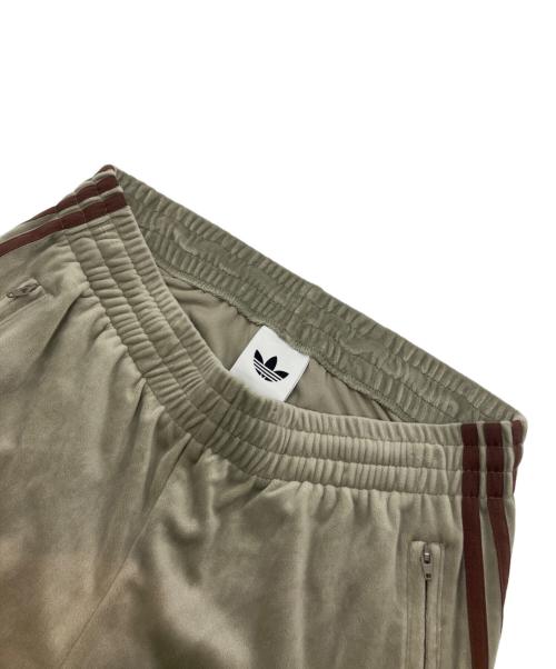 adidas（アディダス）adidas (アディダス) JOURNAL STANDARD (ジャーナルスタンダード) ファイヤーバード トラックパンツ ベロア クレイ サイズ:Lの古着・服飾アイテム