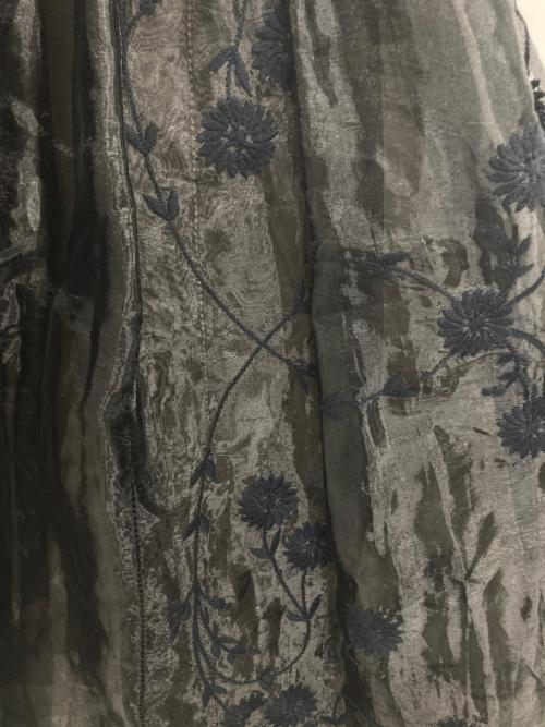 tricot COMME des GARCONS（トリココムデギャルソン）tricot COMME des GARCONS (トリココムデギャルソン) 花刺繍シアースカート ブラック サイズ:FREEの古着・服飾アイテム