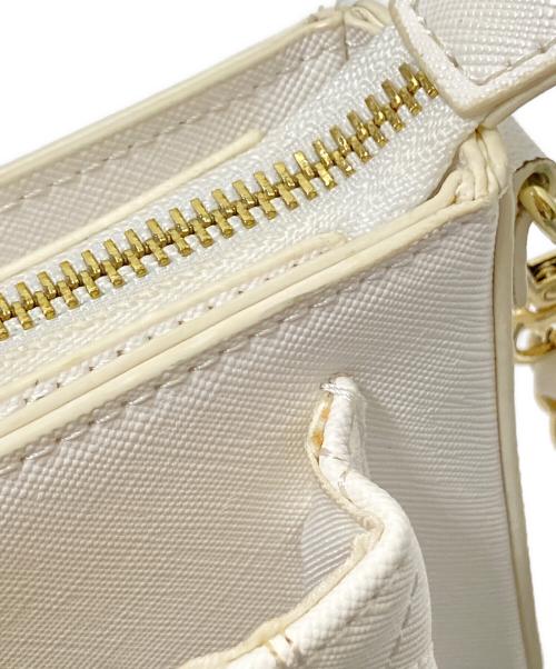 riu（リウ）riu (リウ) キルティングフォンバッグ ホワイト サイズ:下記参照の古着・服飾アイテム