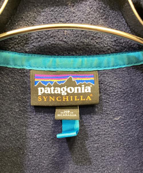 Patagonia（パタゴニア）Patagonia (パタゴニア) ライトウェイト シンチラスナップT ネイビー×レッド サイズ:XSの古着・服飾アイテム