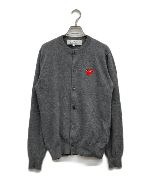 PLAY COMME des GARCONS（プレイコムデギャルソン）PLAY COMME des GARCONS (プレイコムデギャルソン) Round Neck Cardigan グレー サイズ:Mの古着・服飾アイテム
