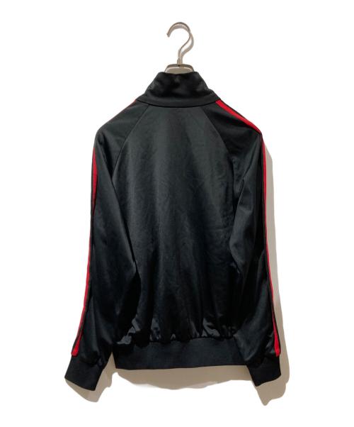 adidas（アディダス）adidas (アディダス) 曲がりポケットトラックジャケット ブラック×レッド サイズ:48の古着・服飾アイテム