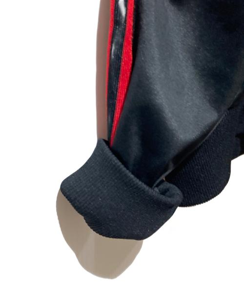 adidas（アディダス）adidas (アディダス) 曲がりポケットトラックジャケット ブラック×レッド サイズ:48の古着・服飾アイテム