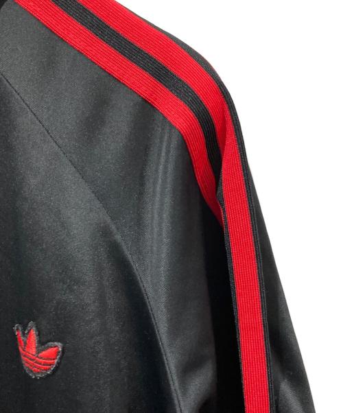 adidas（アディダス）adidas (アディダス) 曲がりポケットトラックジャケット ブラック×レッド サイズ:48の古着・服飾アイテム