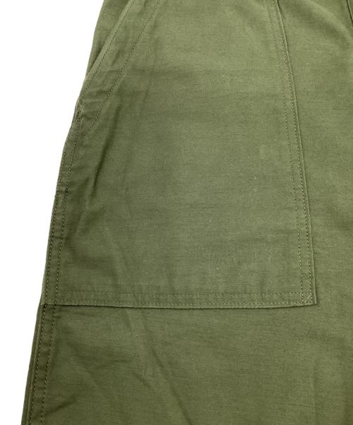 CIOTA（シオタ）CIOTA (シオタ) スビンコットン ムラ糸バックサテン ベイカーパンツ オリーブ サイズ:4の古着・服飾アイテム