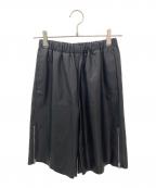 MM6 Maison Margielaエムエムシックスメゾンマルジェラ）の古着「ジップディテールエコレザーショートパンツ」｜ブラック