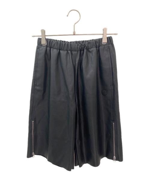 MM6 Maison Margiela（エムエムシックスメゾンマルジェラ）MM6 Maison Margiela (エムエムシックスメゾンマルジェラ) ジップディテールエコレザーショートパンツ ブラック サイズ:12　キッズ 未使用品の古着・服飾アイテム