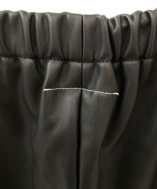 MM6 Maison Margiela（エムエムシックスメゾンマルジェラ）MM6 Maison Margiela (エムエムシックスメゾンマルジェラ) ジップディテールエコレザーショートパンツ ブラック サイズ:12　キッズ 未使用品の古着・服飾アイテム