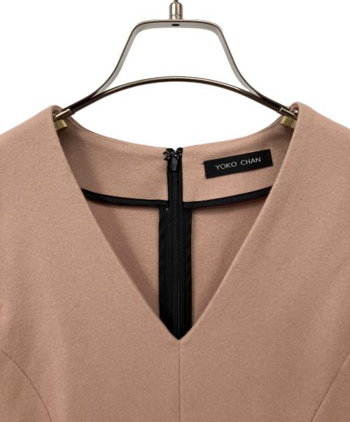 YOKO CHAN（ヨーコチャン）YOKO CHAN (ヨーコチャン) V-neck Gathered Dress ベージュ サイズ:36の古着・服飾アイテム
