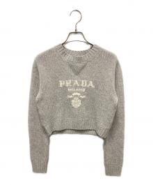 PRADA（プラダ）の古着「カシミヤ混 ロゴデザインクルーネックニット」｜グレー