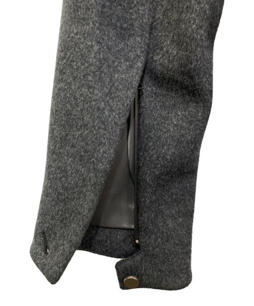 A + TOKYO（エープラス トウキョウ）A + TOKYO (エープラス トウキョウ) テクニカルレイヤードジャケットショートコート　252654001 チャコールグレー サイズ:2の古着・服飾アイテム