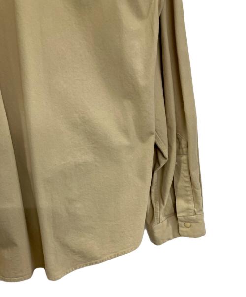 YAECA（ヤエカ）YAECA (ヤエカ) ワイド コンフォートシャツ ベージュ サイズ:LARGEの古着・服飾アイテム