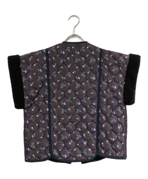 DECO depuis 1985（デコ ドゥピュイイチキューハチゴー）DECO depuis 1985 (デコ ドゥピュイイチキューハチゴー) FLOWER QUILT VEST グレー サイズ:SIZE Freeの古着・服飾アイテム