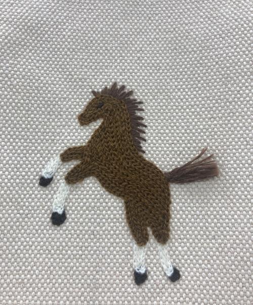 SEVEN TEN by MIHO KAWAHITO（セブン テン バイ ミホ カワヒト）SEVEN TEN by MIHO KAWAHITO (セブン テン バイ ミホ カワヒト) ワンポイント刺繍トートバッグ アイボリーの古着・服飾アイテム