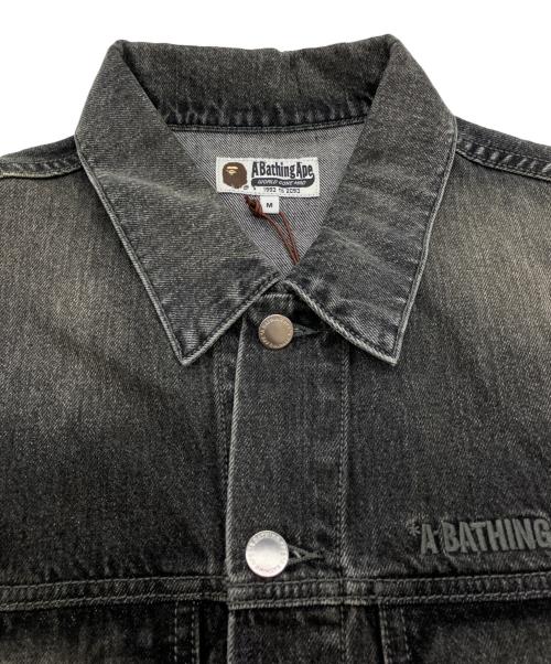 A BATHING APE（アベイシングエイプ）A BATHING APE (アベイシングエイプ) DISTRESSED 13OZ DENIM TRUCKER JACKET ブラック サイズ:Mの古着・服飾アイテム