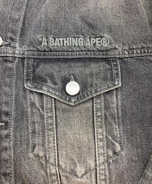 A BATHING APE（アベイシングエイプ）A BATHING APE (アベイシングエイプ) DISTRESSED 13OZ DENIM TRUCKER JACKET ブラック サイズ:Mの古着・服飾アイテム