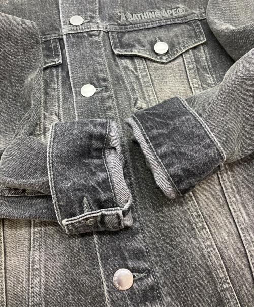 A BATHING APE（アベイシングエイプ）A BATHING APE (アベイシングエイプ) DISTRESSED 13OZ DENIM TRUCKER JACKET ブラック サイズ:Mの古着・服飾アイテム