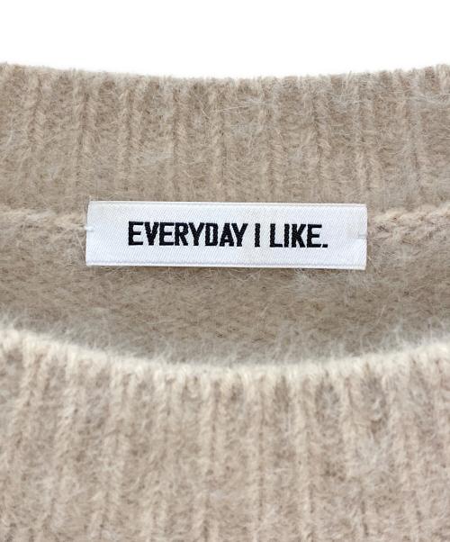 EVERYDAY I LIKE.（エヴリデイ アイ ライク）EVERYDAY I LIKE. (エヴリデイ アイ ライク) DUET クルーネックセーター ベージュ サイズ:-の古着・服飾アイテム