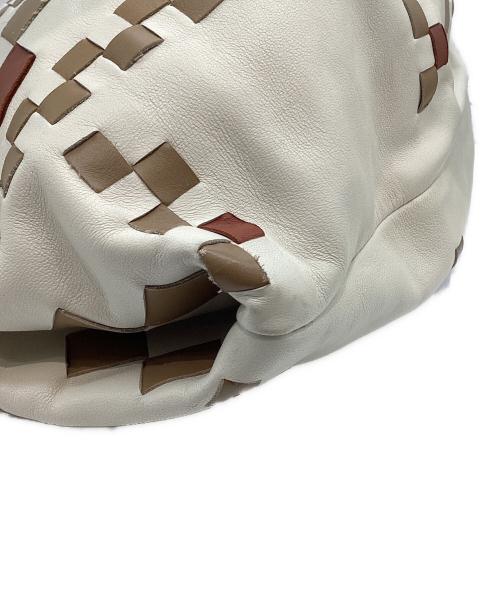 BOTTEGA VENETA（ボッテガベネタ）BOTTEGA VENETA (ボッテガベネタ) ワンショルダーバッグ ホワイトの古着・服飾アイテム