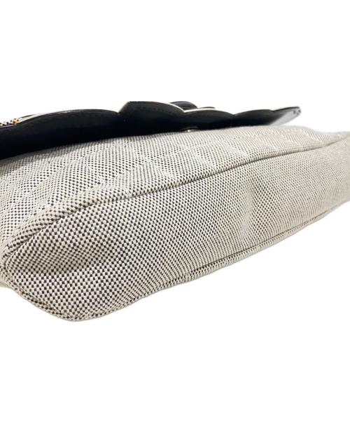 CHANEL（シャネル）CHANEL (シャネル) No.5 カメリア　ワンショルダーバッグ ライトグレーの古着・服飾アイテム