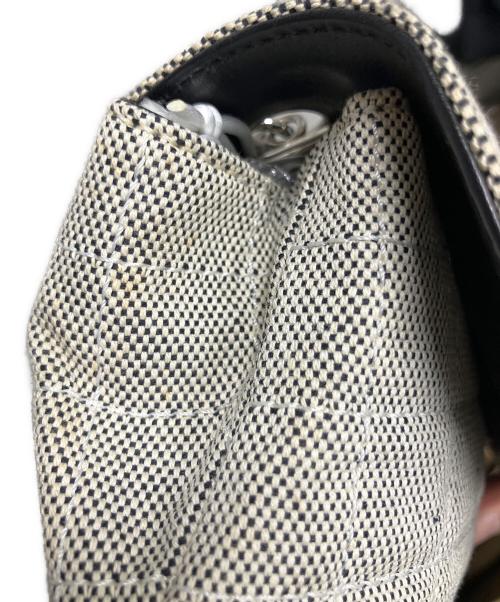 CHANEL（シャネル）CHANEL (シャネル) No.5 カメリア　ワンショルダーバッグ ライトグレーの古着・服飾アイテム