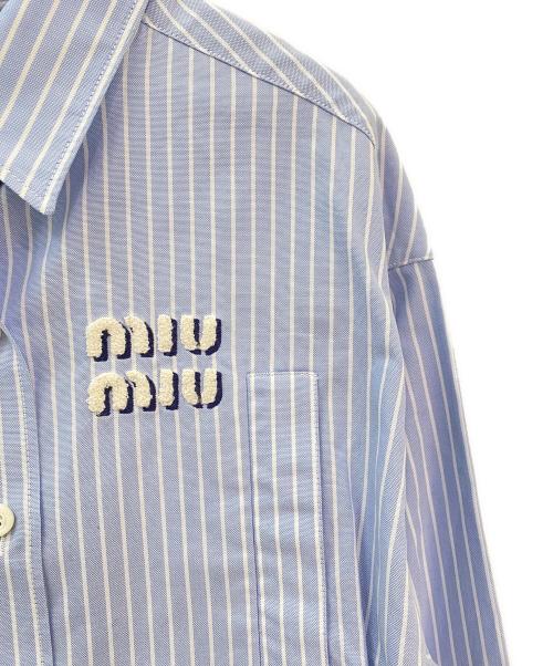 MIU MIU（ミュウミュウ）MIU MIU (ミュウミュウ) ストライプクロップドシャツ ライトブルー サイズ:40の古着・服飾アイテム