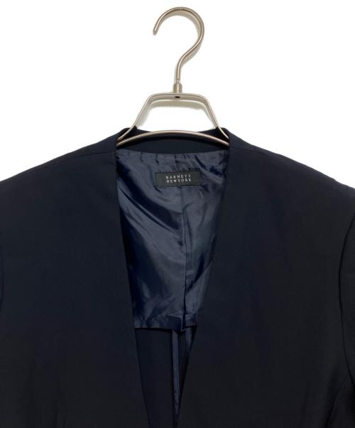 BARNEYS NEWYORK（バーニーズ・ニューヨーク）BARNEYS NEWYORK (バーニーズ・ニューヨーク) スムースサテン ノーカラージャケット ネイビー サイズ:40の古着・服飾アイテム