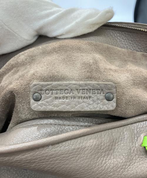 BOTTEGA VENETA（ボッテガベネタ）BOTTEGA VENETA (ボッテガベネタ) レザーショルダーバッグ ベージュの古着・服飾アイテム