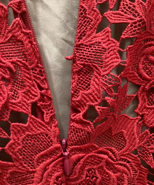 SELF PORTRAIT（セルフ ポートレイト）SELF PORTRAIT (セルフ ポートレイト) フラワーレースミディドレス レッド サイズ:UK10の古着・服飾アイテム