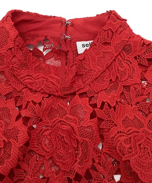 SELF PORTRAIT（セルフ ポートレイト）SELF PORTRAIT (セルフ ポートレイト) フラワーレースミディドレス レッド サイズ:UK10の古着・服飾アイテム