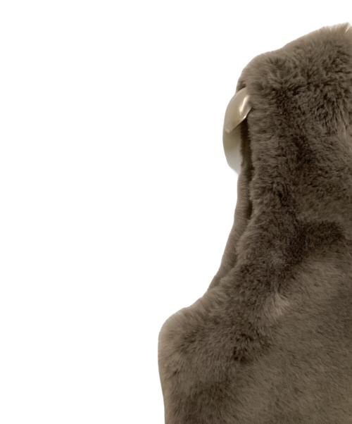 THE PAUSE（ザポーズ）THE PAUSE (ザポーズ) ファーVネックジレ グレージュ サイズ:SIZE Freeの古着・服飾アイテム