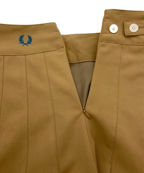 FRED PERRY（フレッドペリー）FRED PERRY (フレッドペリー) BEAMS (ビームス) 別注Tennis Pleats Skirt カーキ サイズ:UK10の古着・服飾アイテム