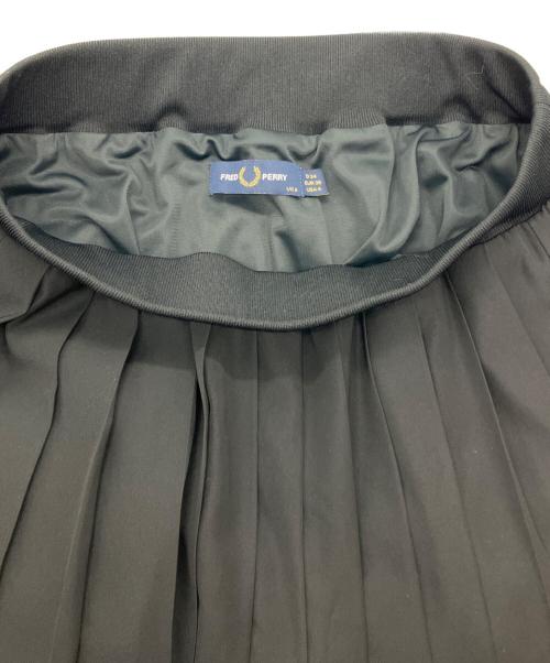 FRED PERRY（フレッドペリー）FRED PERRY (フレッドペリー) Sheer Knit Paneled Skirt　F8703 ブラック サイズ:64-70の古着・服飾アイテム