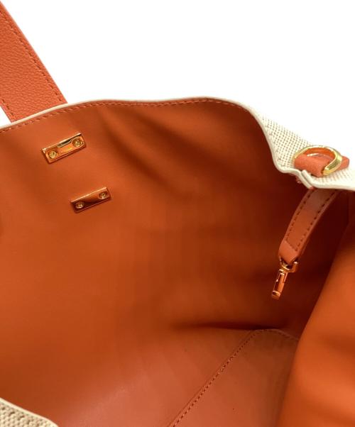 CHARLES & KEITH（チャールズアンドキース）CHARLES & KEITH (チャールズアンドキース) ダブルハンドル ホーボーバッグ アイボリー×オレンジの古着・服飾アイテム