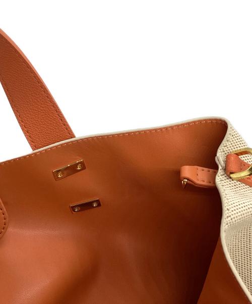 CHARLES & KEITH（チャールズアンドキース）CHARLES & KEITH (チャールズアンドキース) ダブルハンドル ホーボーバッグ アイボリー×オレンジの古着・服飾アイテム