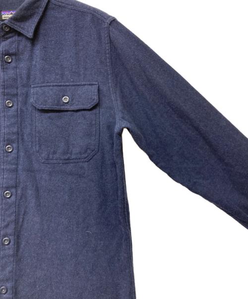 Patagonia（パタゴニア）Patagonia (パタゴニア) M's L/S Fjord Flannel Shirt（メンズ・ロングスリーブ・フィヨルド・フランネル・シャツ） ネイビー サイズ:Mの古着・服飾アイテム