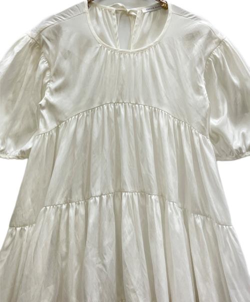 CECILIE BAHNSEN（セシリーバンセン）Cecilie Bahnsen (セシリーバンセン) バックリボンティアードワンピース ホワイト サイズ:UK6の古着・服飾アイテム