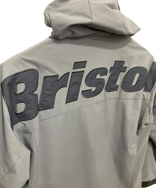 F.C.R.B.（エフシーレアルブリストル）F.C.R.B. (エフシーレアルブリストル) BIG LOGO WARM UP JACKET グレー サイズ:M 未使用品の古着・服飾アイテム