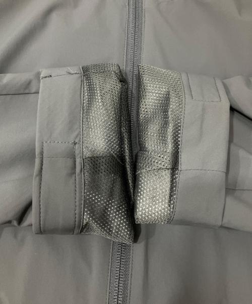 F.C.R.B.（エフシーレアルブリストル）F.C.R.B. (エフシーレアルブリストル) BIG LOGO WARM UP JACKET グレー サイズ:M 未使用品の古着・服飾アイテム