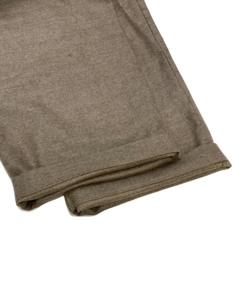 6(ROKU) BEAUTY&YOUTH（ロク ビューティーアンドユース）6(ROKU) BEAUTY&YOUTH (ロク ビューティーアンドユース) ウール タック パンツ ブラウン サイズ:34の古着・服飾アイテム