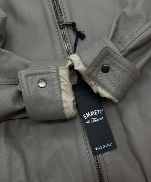 EMMETI（エンメティ）EMMETI (エンメティ) JURI ライダースジャケット　NAPPA SILK グレージュ サイズ:48の古着・服飾アイテム