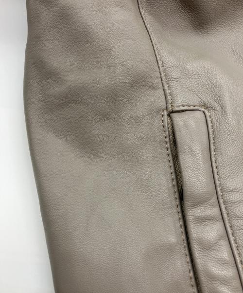 EMMETI（エンメティ）EMMETI (エンメティ) JURI ライダースジャケット　NAPPA SILK グレージュ サイズ:48の古着・服飾アイテム