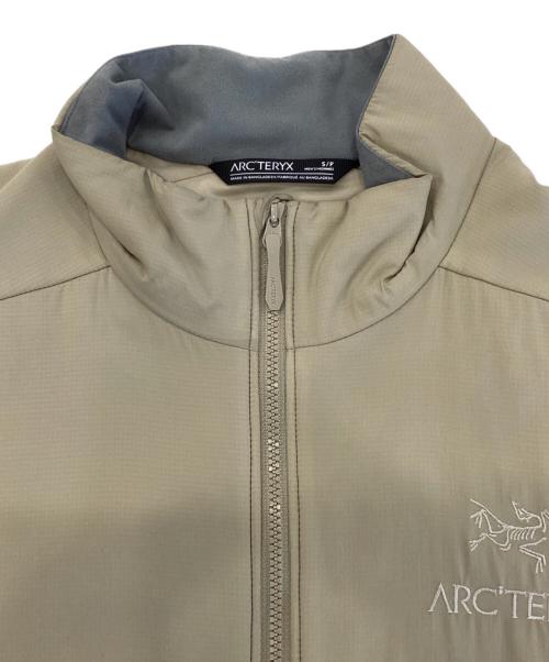 ARC'TERYX（アークテリクス）ARC'TERYX (アークテリクス) アトム ジャケット  ベージュ サイズ:Mの古着・服飾アイテム