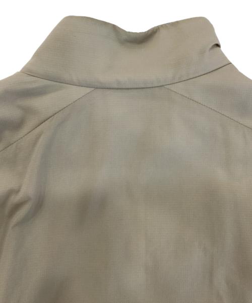 ARC'TERYX（アークテリクス）ARC'TERYX (アークテリクス) アトム ジャケット  ベージュ サイズ:Mの古着・服飾アイテム