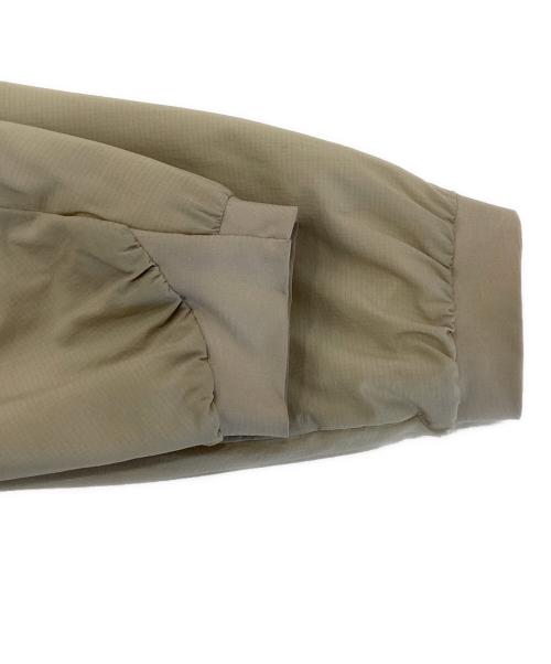 ARC'TERYX（アークテリクス）ARC'TERYX (アークテリクス) アトム ジャケット  ベージュ サイズ:Mの古着・服飾アイテム