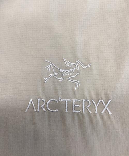 ARC'TERYX（アークテリクス）ARC'TERYX (アークテリクス) アトム ジャケット  ベージュ サイズ:Mの古着・服飾アイテム