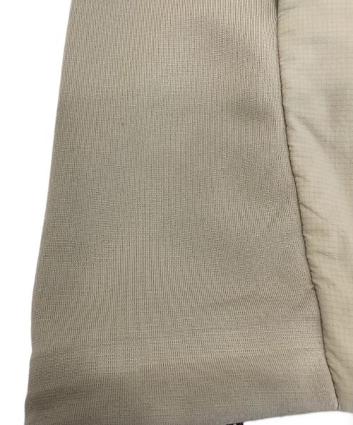 ARC'TERYX（アークテリクス）ARC'TERYX (アークテリクス) アトム ジャケット  ベージュ サイズ:Mの古着・服飾アイテム